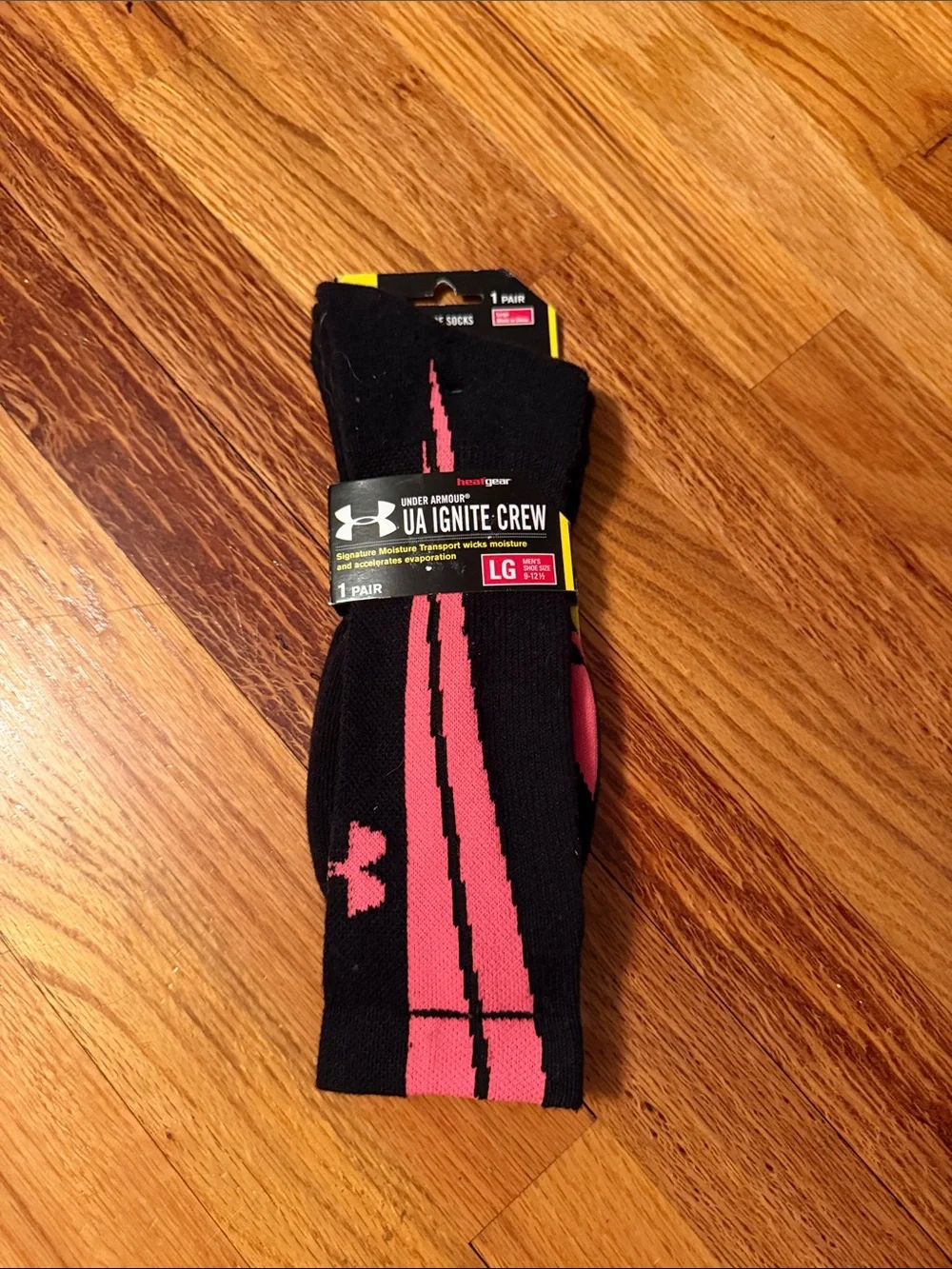 Under Armour UA Ignite Crew Socks - Black with Pink Stripe